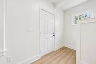 1465 Genessee Ave, Columbus, OH 43211 - Photo 6