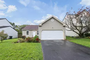 385 Oak Village Dr, Columbus, OH 43207 - Photo 1