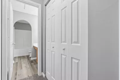 385 Oak Village Drive, Columbus, OH 43207 - Photo 22