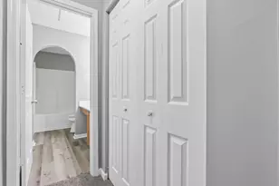 385 Oak Village Dr, Columbus, OH 43207 - Photo 22