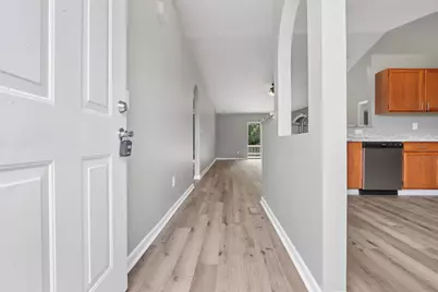 385 Oak Village Drive, Columbus, OH 43207 - Photo 6