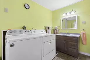 396 N Orchard St, Logan, OH 43138 - Photo 12
