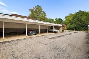 2815 Chateau Cir S, Columbus, OH 43221 - Photo 22