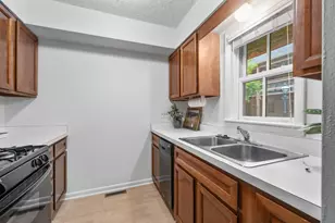 253 E Kossuth St, Columbus, OH 43206 - Photo 18