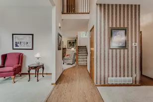 976 Karlslyle Dr, Columbus, OH 43228 - Photo 6