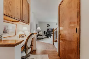 976 Karlslyle Dr, Columbus, OH 43228 - Photo 18