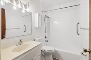 1076 Chestershire Rd, Columbus, OH 43204 - Photo 14