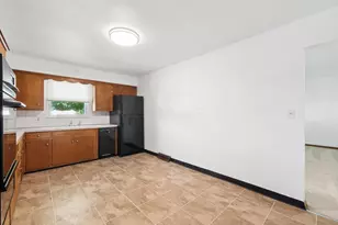 1076 Chestershire Rd, Columbus, OH 43204 - Photo 10