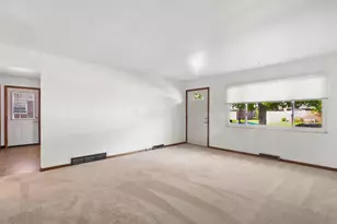 1076 Chestershire Rd, Columbus, OH 43204 - Photo 8