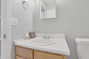 690 Kingsford Rd, Columbus, OH 43204 - Photo 16