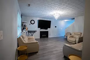 1816 Village Ridge Ln, Columbus, OH 43219 - Photo 2