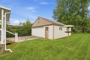3921 Harwood Rd, Columbus, OH 43228 - Photo 38