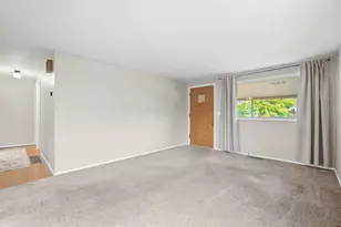 3921 Harwood Rd, Columbus, OH 43228 - Photo 4