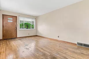 565 S Hampton Rd, Columbus, OH 43213 - Photo 12