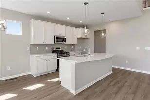 402 W Spielberg Circle, Springfield, OH 45505 - Photo 2