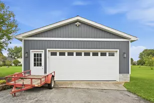 364 Leslie Dr, Wilmington, OH 45177 - Photo 2
