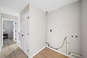 1382 Grovewood Dr, Columbus, OH 43207 - Photo 12