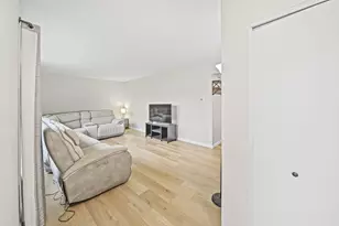1565 Brentnell Ave, Columbus, OH 43219 - Photo 6