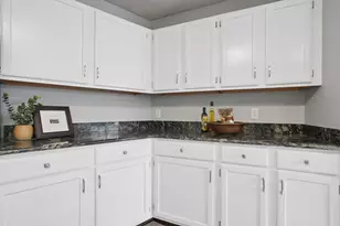 596 Ridenour Rd, Columbus, OH 43230 - Photo 16