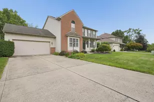 596 Ridenour Rd, Columbus, OH 43230 - Photo 4