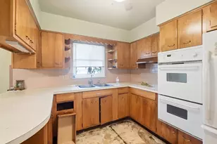 5600 Crawford Dr, Columbus, OH 43229 - Photo 6