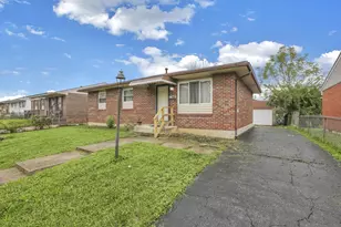 1942 Argyle Dr, Columbus, OH 43219 - Photo 2