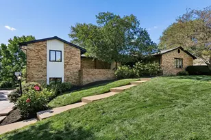 8039 Golfview Ct, Columbus, OH 43235 - Photo 2