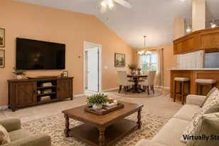 4274 Strattford Cir E, Zanesville, OH 43701 - Photo 2