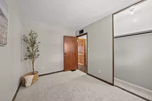 715 E Cooke Rd, Columbus, OH 43214 - Photo 24