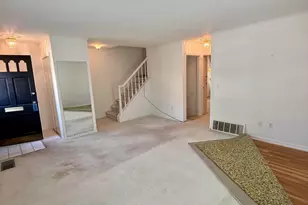 5335 Yorkshire Vlg Ln, Columbus, OH 43232 - Photo 4