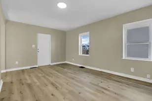 864 S Waverly St, Columbus, OH 43227 - Photo 2