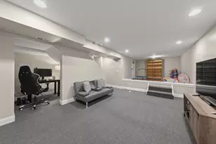 811 Crevis Ln, Columbus, OH 43228 - Photo 28