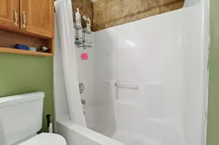 1089 Esther Dr, Columbus, OH 43207 - Photo 24