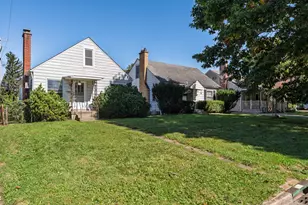 22 E Royal Forest Blvd, Columbus, OH 43214 - Photo 2