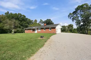6270 Indian Run Rd NE, Pleasantville, OH 43148 - Photo 2