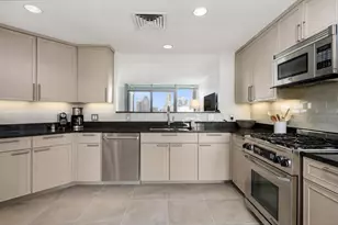 1 Miranova Pl, Columbus, OH 43215 - Photo 10