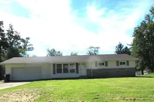 2740 Village Dr, Zanesville, OH 43701 - Photo 1