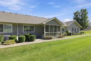 3732 Colony Hill Dr, Zanesville, OH 43701 - Photo 2