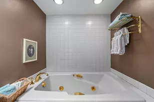 2310 Concord Village Dr, Columbus, OH 43220 - Photo 18