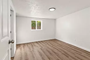 937 Hilock Rd, Columbus, OH 43207 - Photo 12