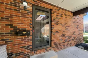 4261 Chaucer Ln, Columbus, OH 43220 - Photo 48