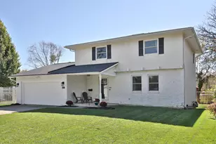 2271 Maplewood Dr, Columbus, OH 43229 - Photo 2