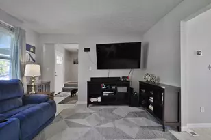 2271 Maplewood Dr, Columbus, OH 43229 - Photo 8