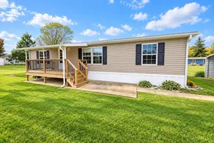 5920 Foxfire Dr, Zanesville, OH 43701 - Photo 2