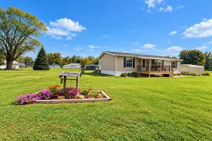 5920 Foxfire Dr, Zanesville, OH 43701 - Photo 1