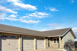 4810 Huggins Rd, Zanesville, OH 43701 - Photo 1
