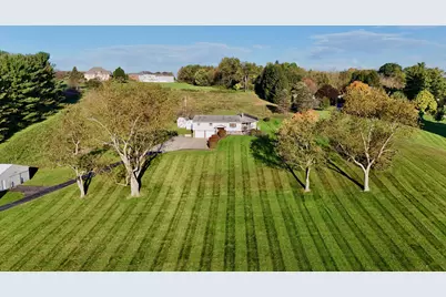 3023 Valley View Road NE, Lancaster, OH 43130 - Photo 1