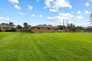 606 W Lake Ave, New Carlisle, OH 45344 - Photo 6