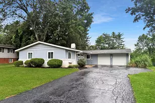 3318 Darbyshire Dr, Hilliard, OH 43026 - Photo 1