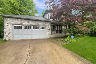 642 Ridenour Rd, Columbus, OH 43230 - Photo 1